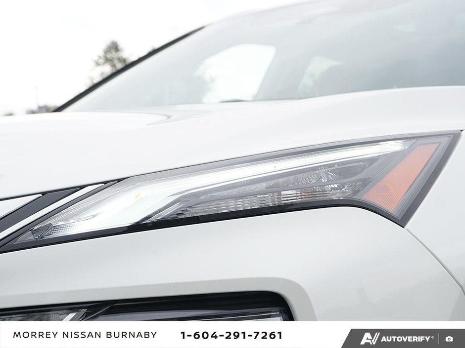 2023 Nissan Rogue SV AWD // MOONROOF-10