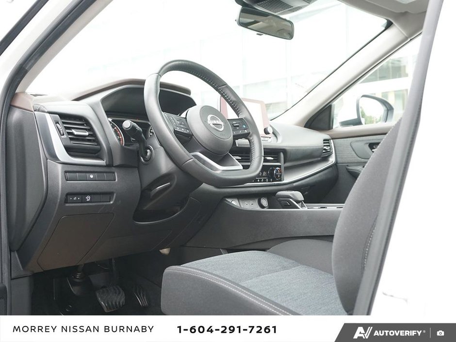 2023 Nissan Rogue SV AWD // MOONROOF-16