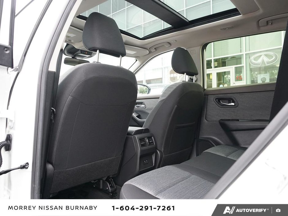 2023 Nissan Rogue SV AWD // MOONROOF-13