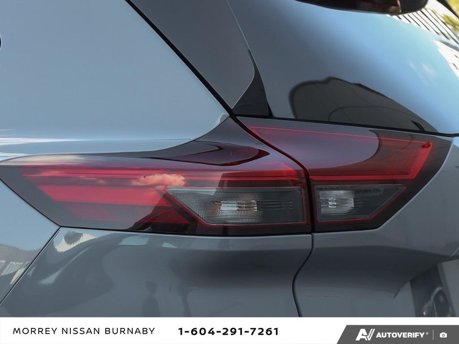 2023 Nissan Rogue SV AWD // MIDNIGHT EDITION-12