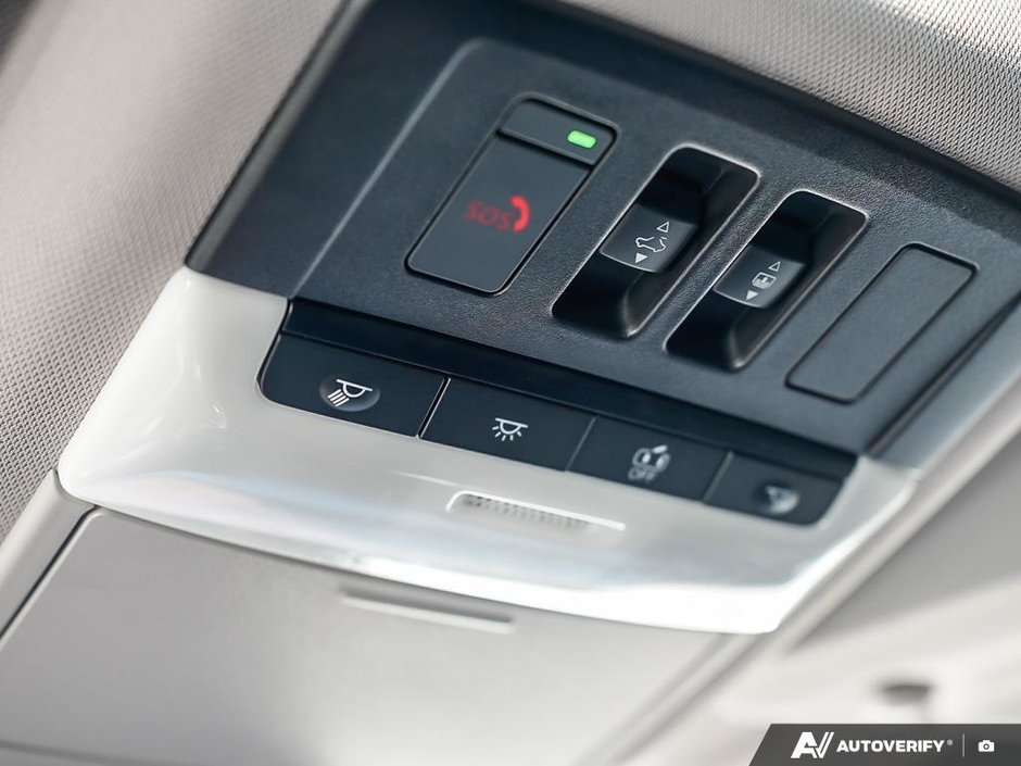 2023 Nissan Rogue SV AWD // ULTRA LOW KMS-14