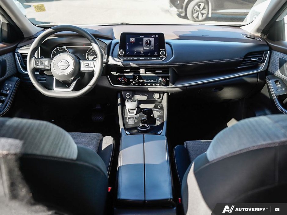 2023 Nissan Rogue SV AWD // ULTRA LOW KMS-17