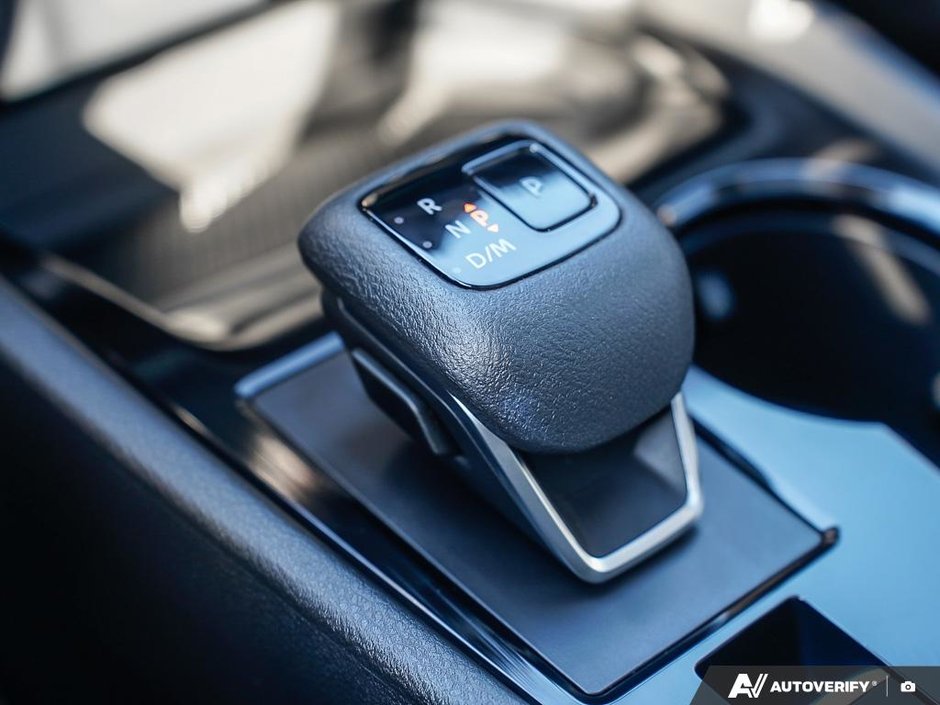 2023 Nissan Rogue SV AWD // ULTRA LOW KMS-11