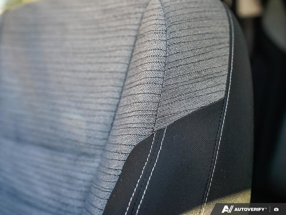 2023 Nissan Rogue SV AWD // ULTRA LOW KMS-15