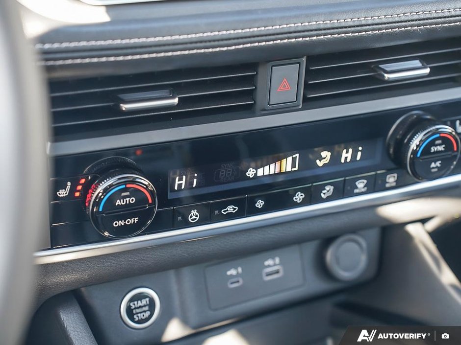 2023 Nissan Rogue SV AWD // ULTRA LOW KMS-12