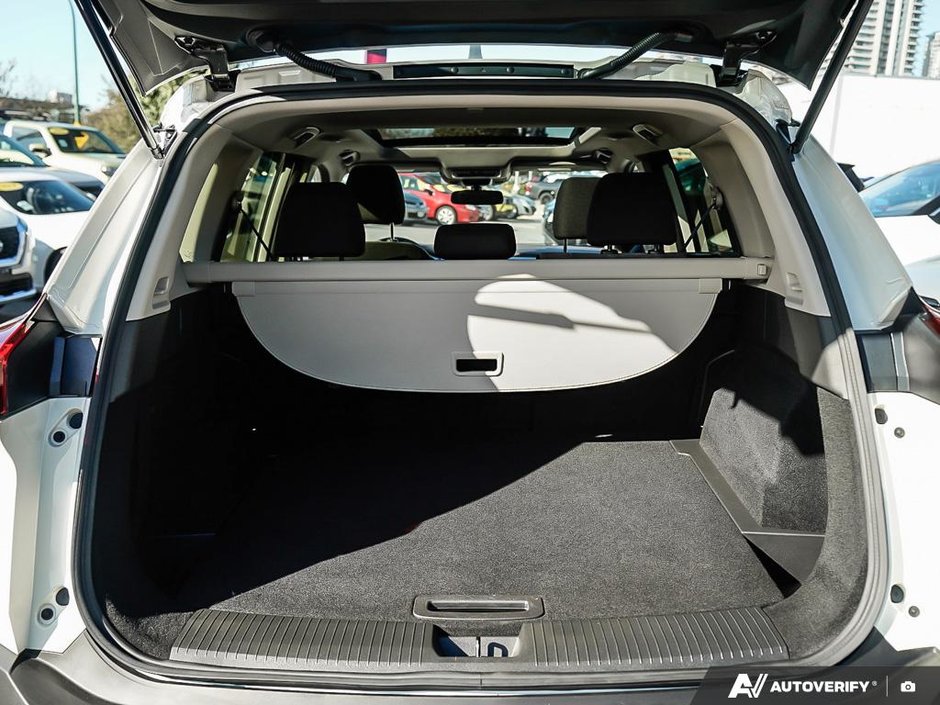 2023 Nissan Rogue SV AWD // ULTRA LOW KMS-25