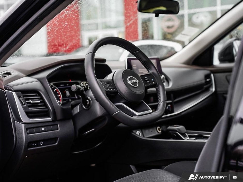 2023 Nissan Rogue SV AWD // MOONROOF-5