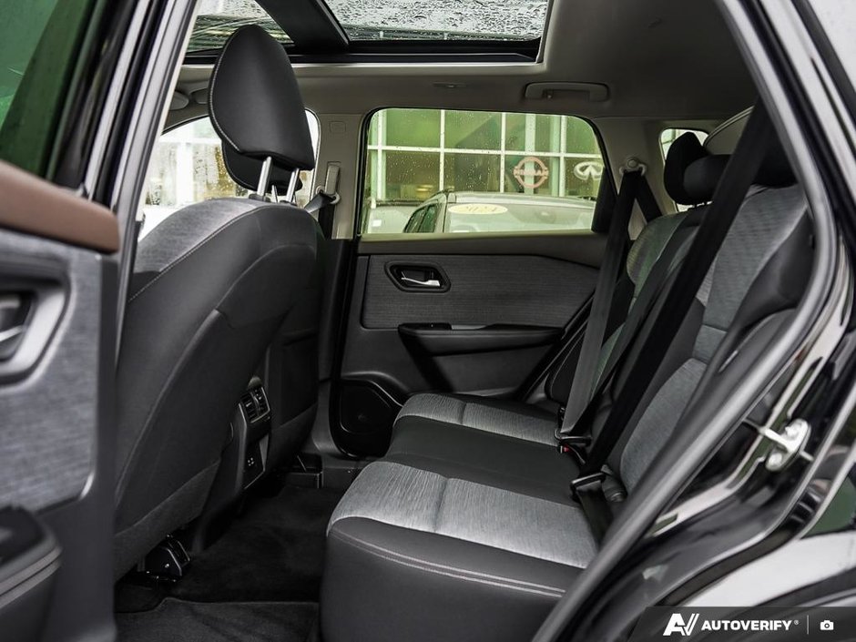 2023 Nissan Rogue SV AWD // MOONROOF-16