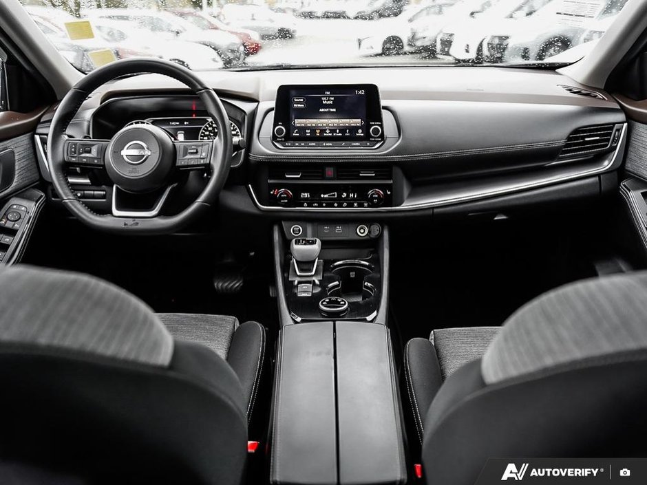 2023 Nissan Rogue SV AWD // MOONROOF-17