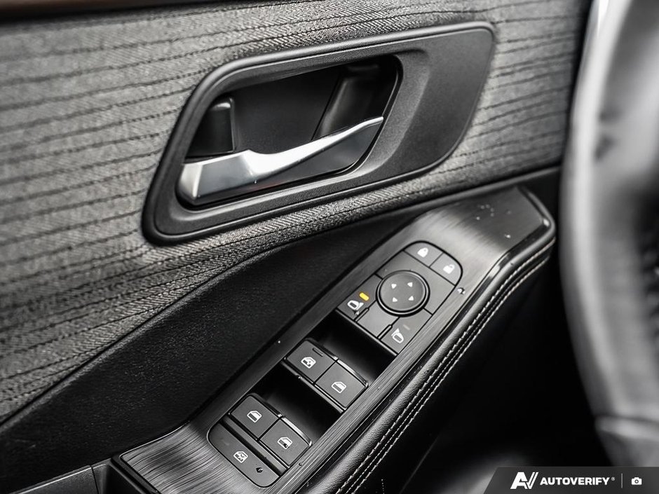 2023 Nissan Rogue SV AWD // MOONROOF-9