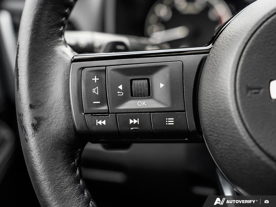 2023 Nissan Rogue SV AWD // MOONROOF-10