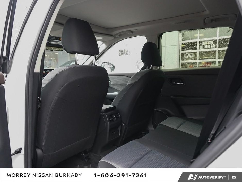 2023 Nissan Rogue SV // MOONROOF // LOW KMS-13