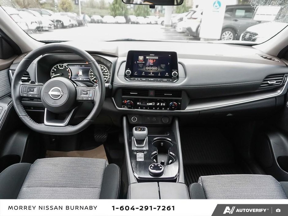 2023 Nissan Rogue SV // MOONROOF // LOW KMS-14