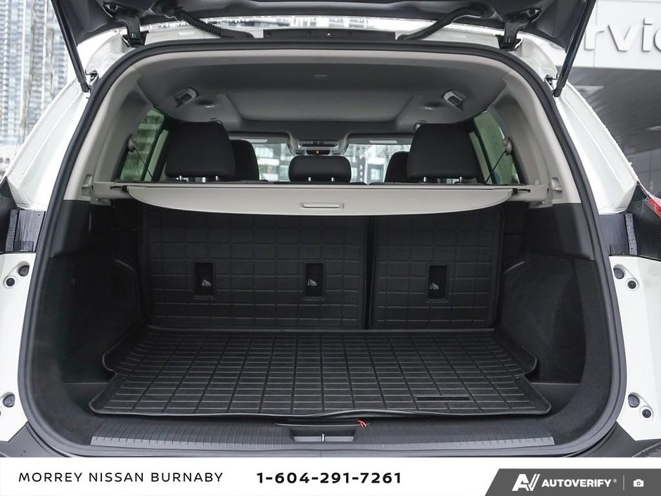 2023 Nissan Rogue SV // MOONROOF // LOW KMS-12