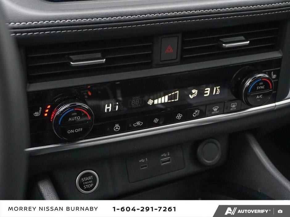 2023 Nissan Rogue SV // MOONROOF // LOW KMS-23