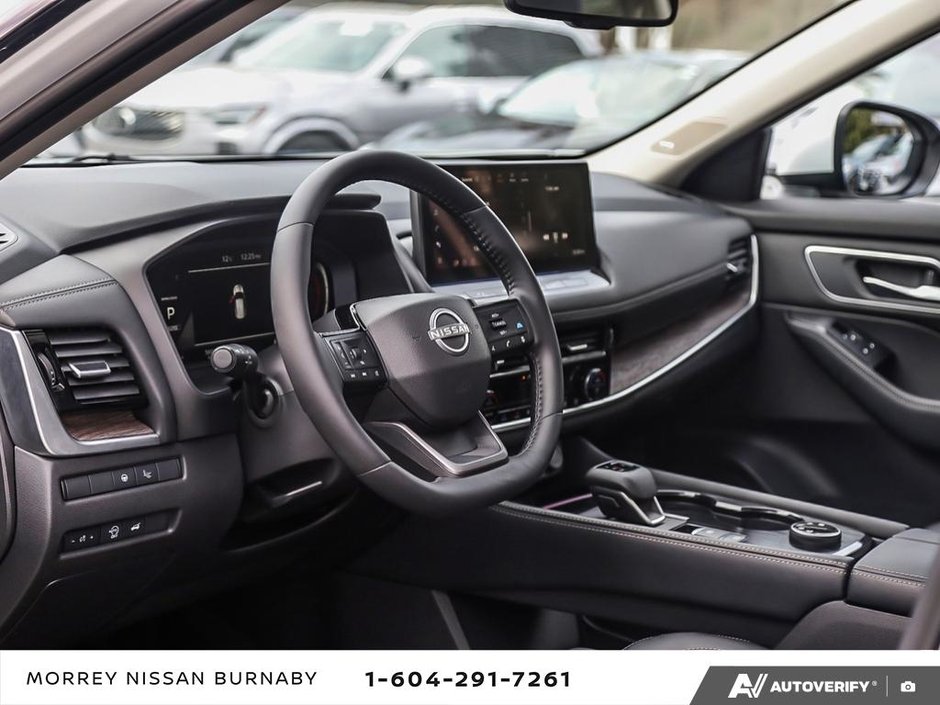 2025 Nissan Rogue PLATINUM // DEMO MODEL-13