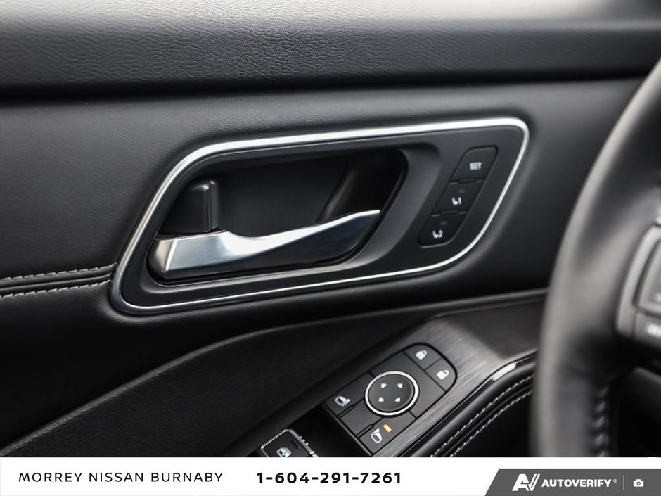 2025 Nissan Rogue PLATINUM // DEMO MODEL-17