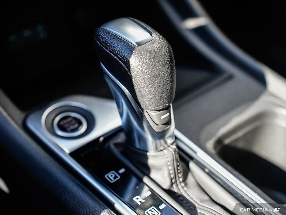 2020 Nissan Sentra SV CVT-11