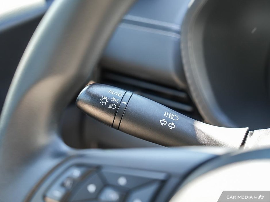 2023 Nissan Sentra SV CVT // LOW KMS-8