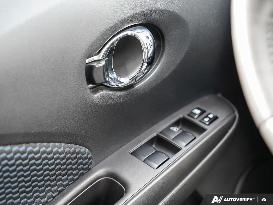 2017 Nissan Versa Note SL-9