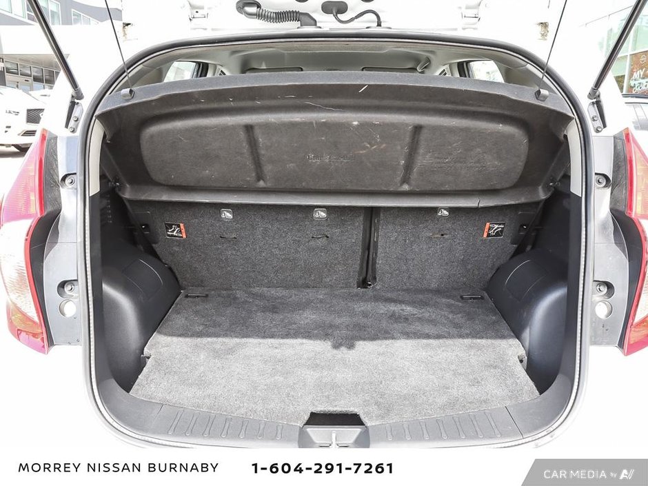 2019 Nissan Versa Note SV CVT + LOW KMS-11