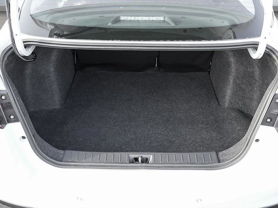 2025 Nissan Versa SR-6