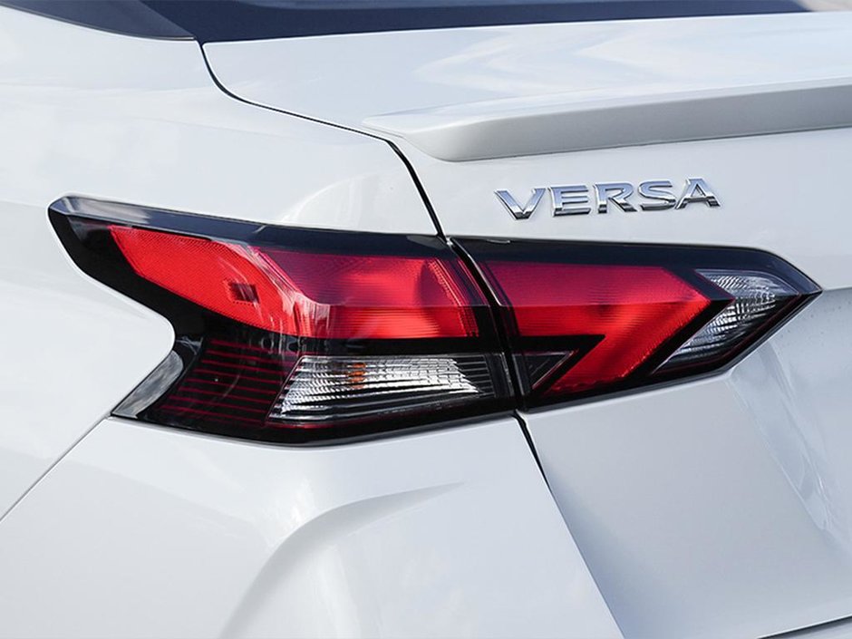 2025 Nissan Versa SR-10