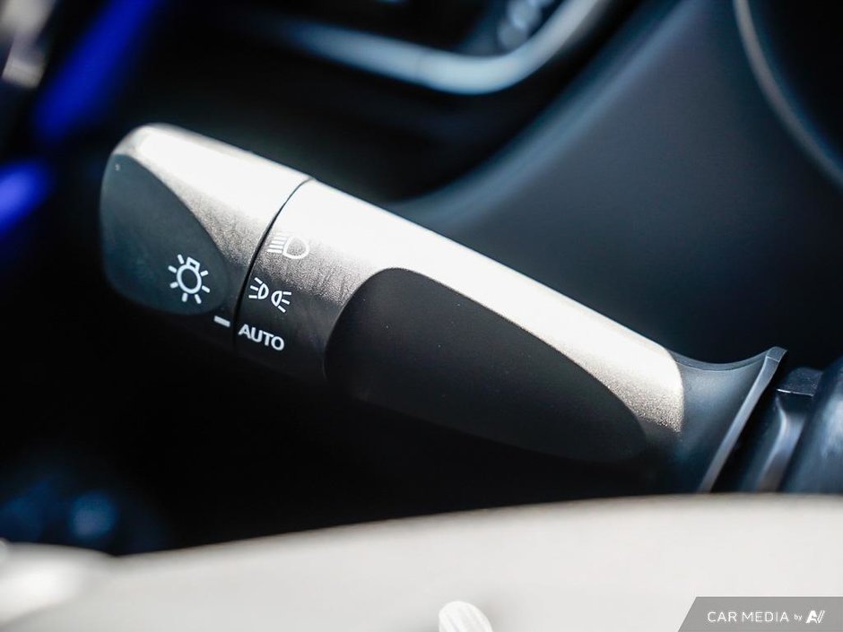 2020 Toyota C-HR XLE PREMIUM-8