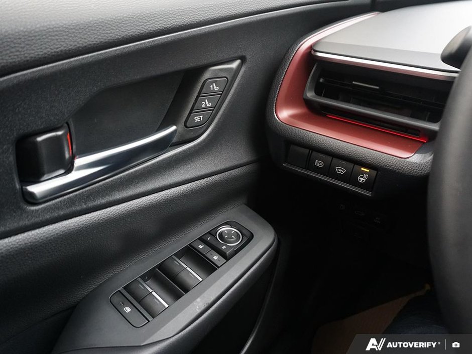 2024 Toyota Prius Prime XSE // NO ACCIDENTS-12