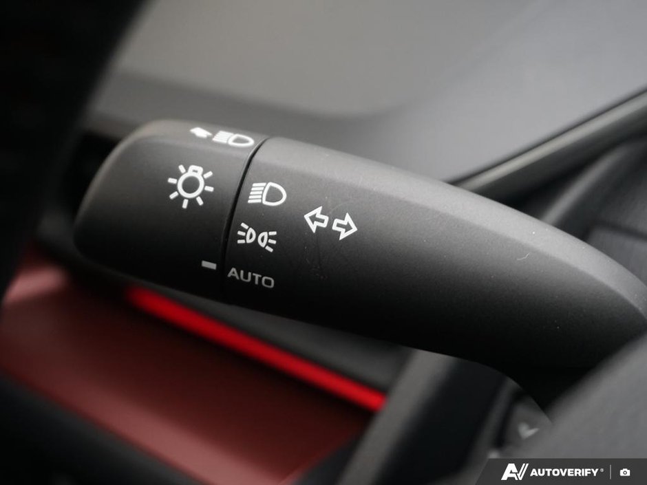 2024 Toyota Prius Prime XSE // NO ACCIDENTS-13