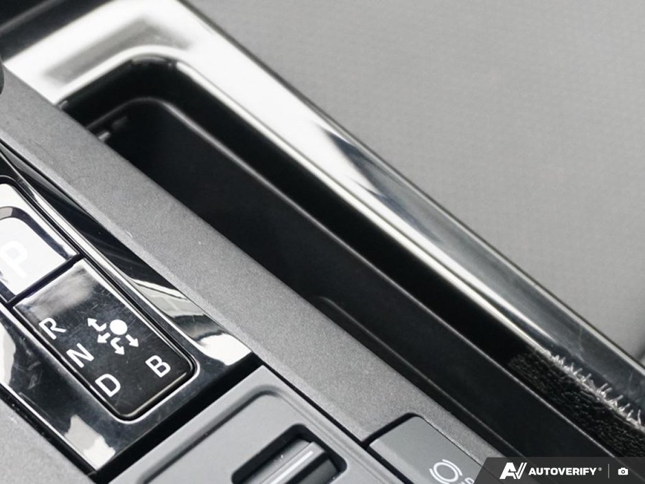 2024 Toyota Prius Prime XSE // NO ACCIDENTS-17