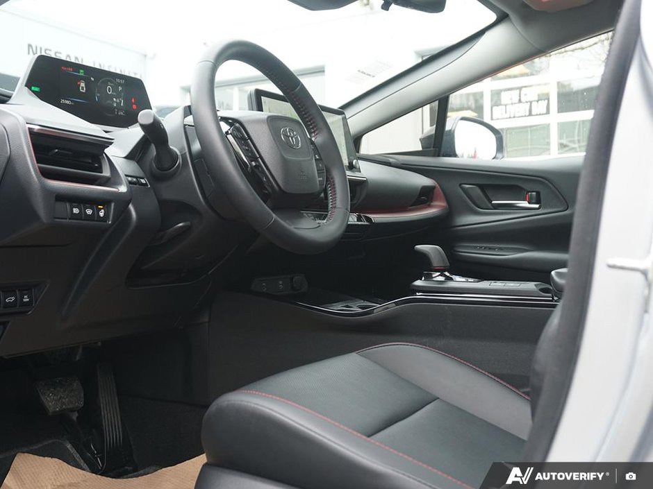 2024 Toyota Prius Prime XSE // NO ACCIDENTS-8