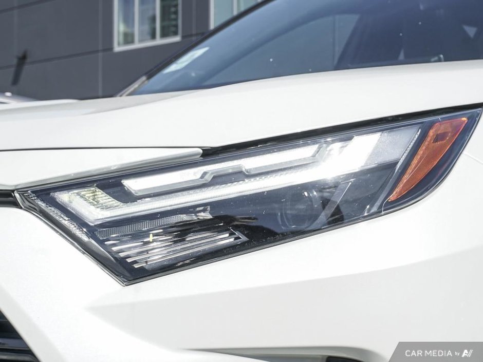 2022 Toyota RAV4 HYBRID XSE-23
