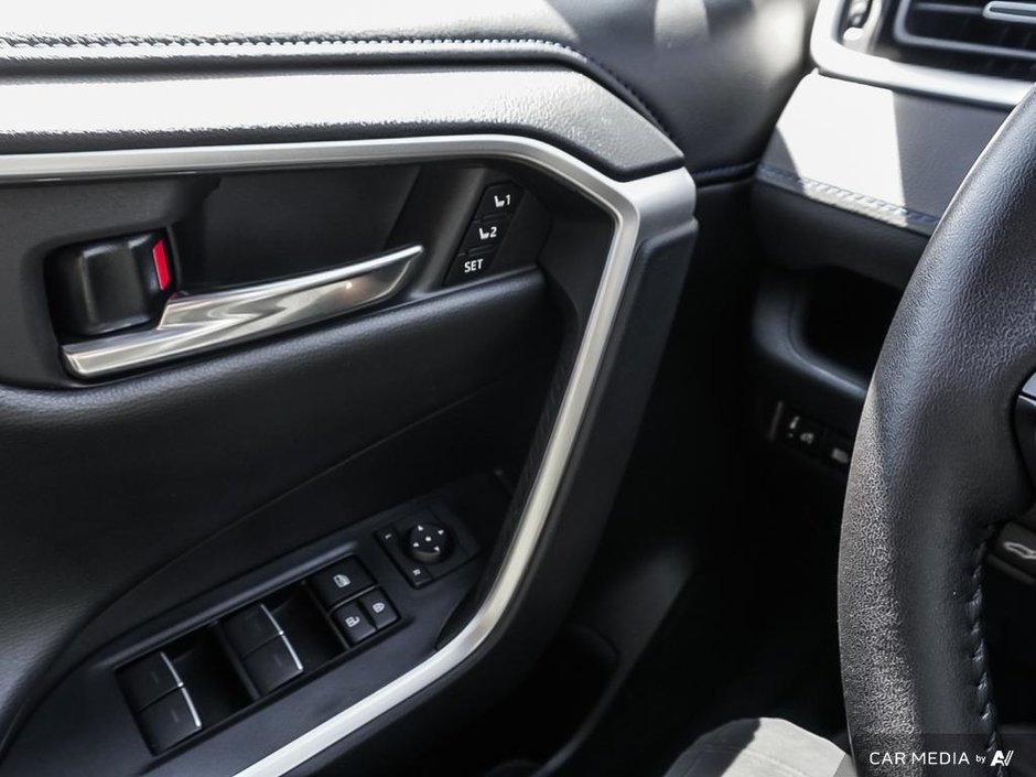 2022 Toyota RAV4 HYBRID XSE-13