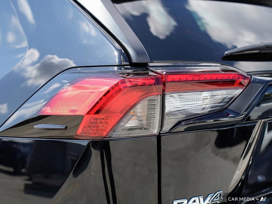 2022 Toyota RAV4 LE AWD-26