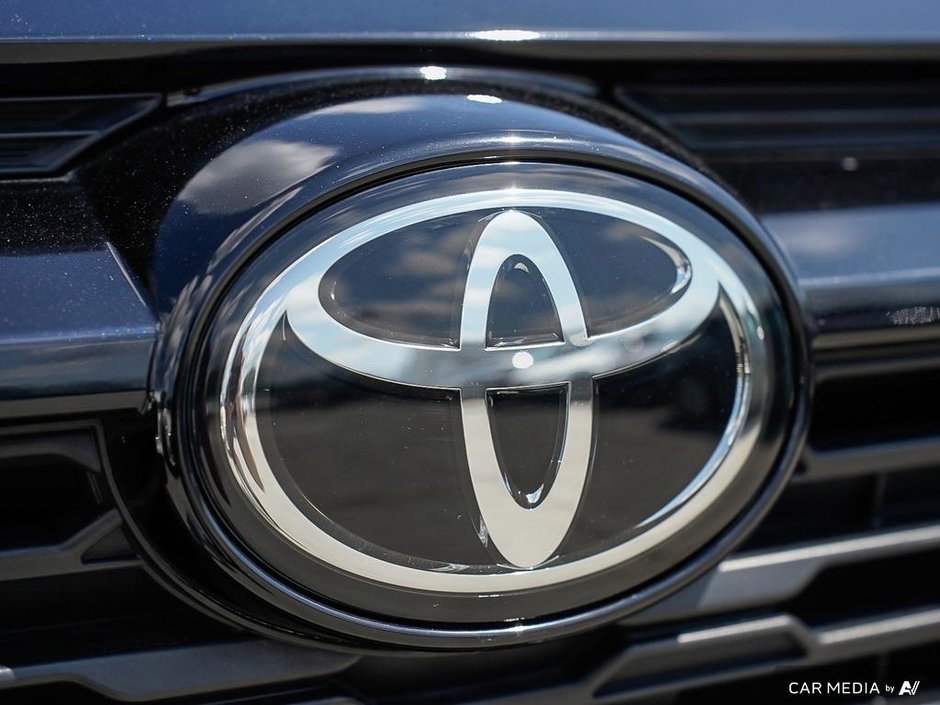 2022 Toyota RAV4 LE AWD-23