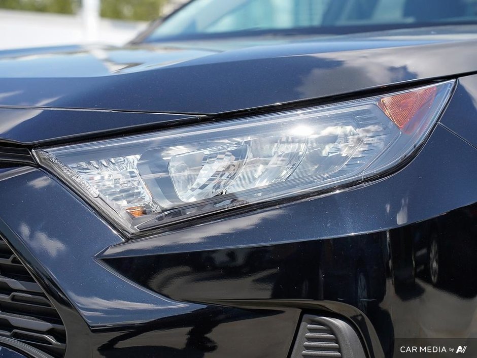 2022 Toyota RAV4 LE AWD-24