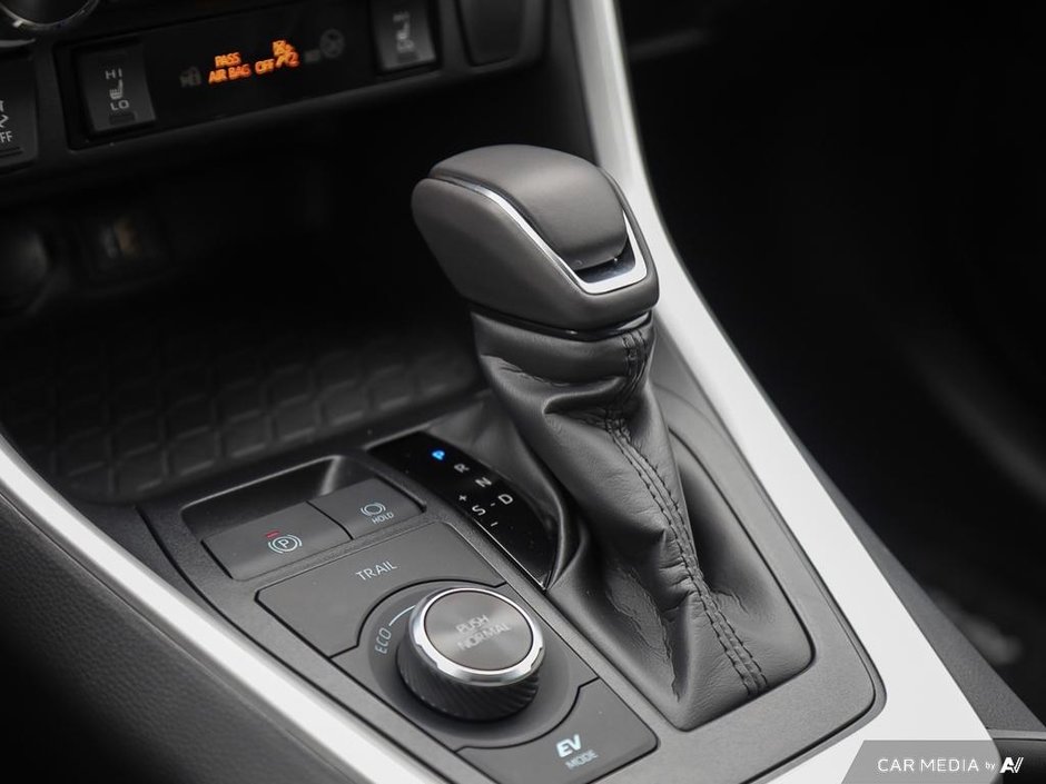 2025 Toyota RAV4 HYBRID XLE PREMIUM-11