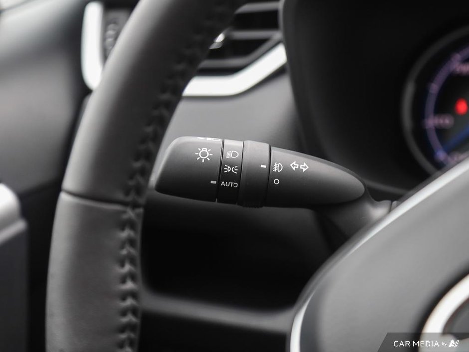 2025 Toyota RAV4 HYBRID XLE PREMIUM-8