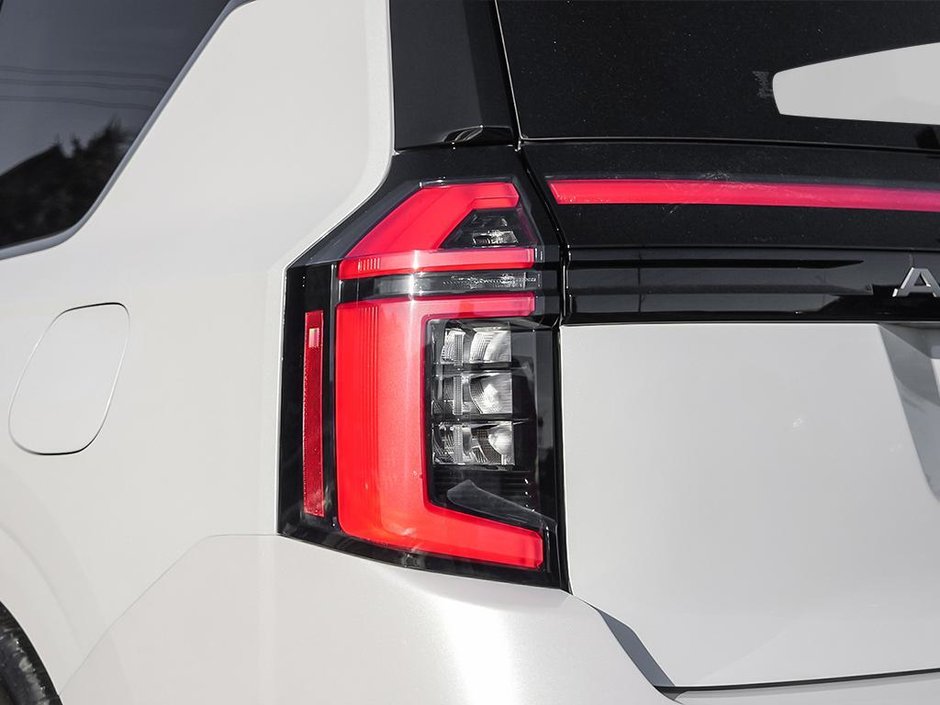 2025 Nissan Armada Platinum Reserve Captain's Chairs-10