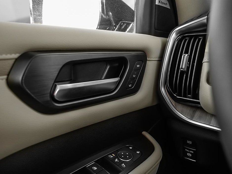 2025 Nissan Armada Platinum Reserve Captain's Chairs-15
