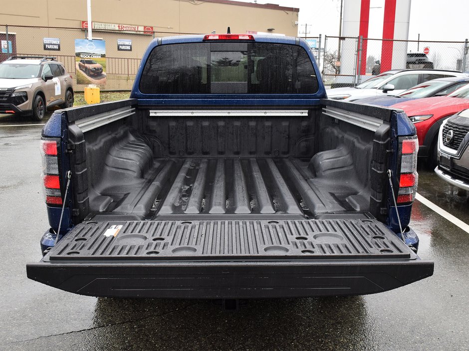 2023 Nissan Frontier CREW CAB SV 4x4  NISSAN CANADA CERTIFIED PRE OWNED-27
