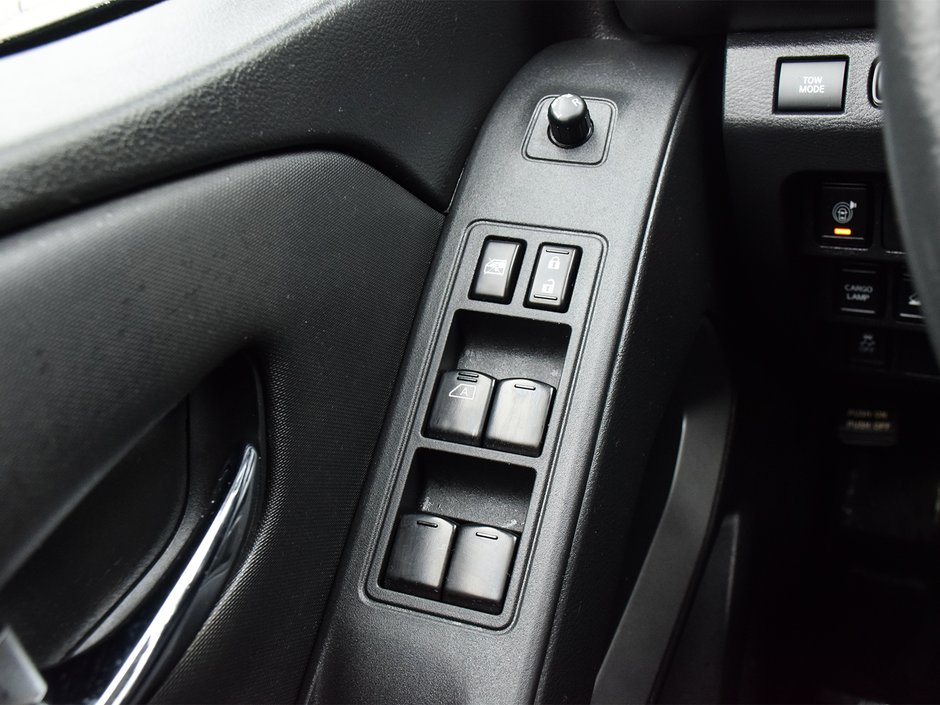 2023 Nissan Frontier CREW CAB SV 4x4  NISSAN CANADA CERTIFIED PRE OWNED-26