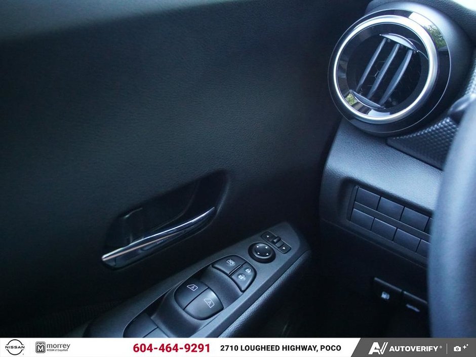 2025 Nissan Kicks Play SV NISSAN CANADA CERTIFIED PRE OWNED-19