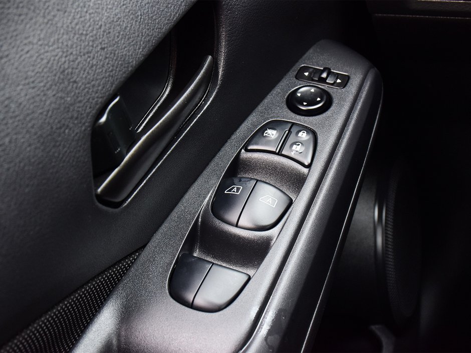 2022 Nissan Kicks S NISSAN CERTIFIED PRE OWNED-24