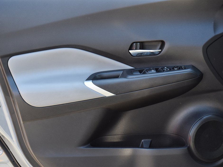 2023 Nissan Kicks SR PREMIUM NISSAN CANADA CERTIFIED-23