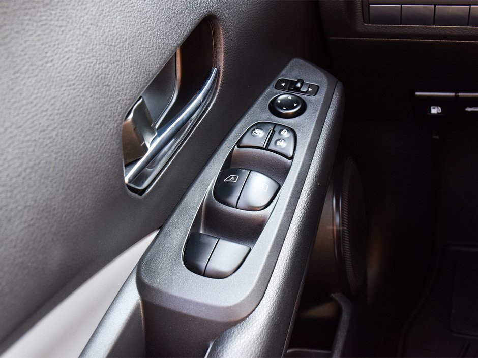 2023 Nissan Kicks SR PREMIUM NISSAN CANADA CERTIFIED-24