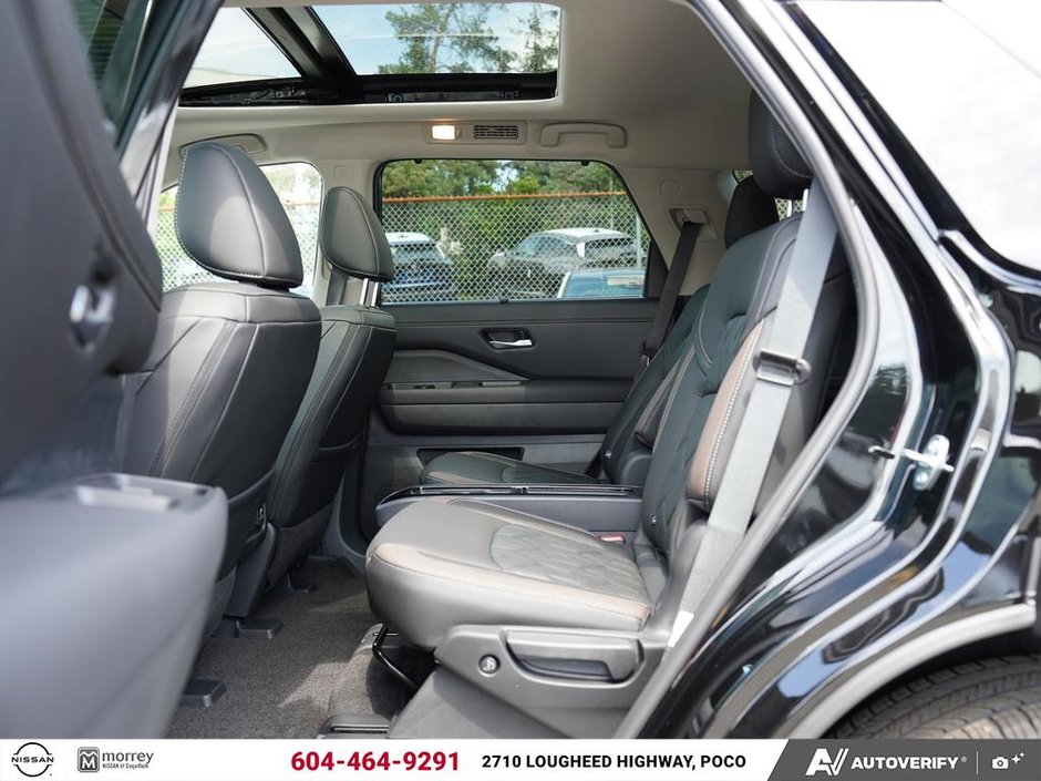 2026 Nissan Pathfinder Platinum Captains Chair-23