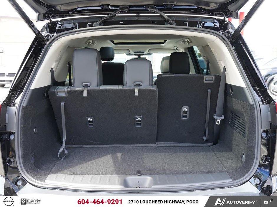 2026 Nissan Pathfinder Platinum Captains Chair-10