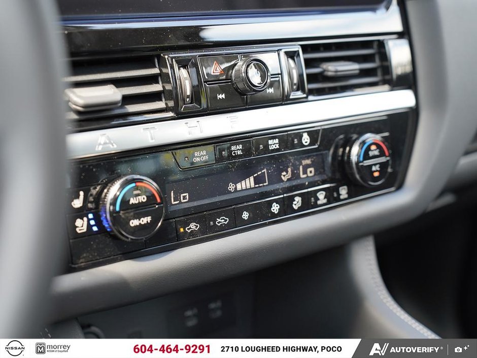 2026 Nissan Pathfinder Platinum Captains Chair-19